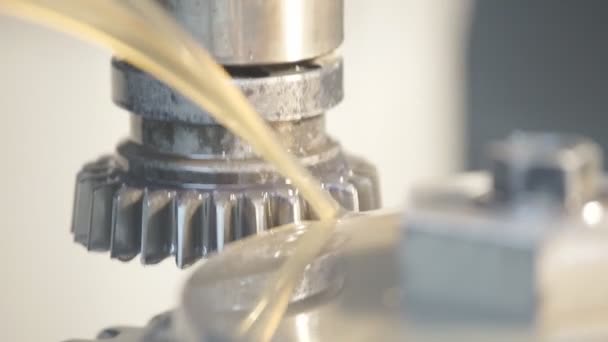 工业规模的老式可编程机床对工件产品的金属加工 — 图库视频影像