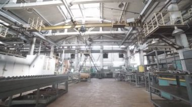 Ağır mühendislik tesislerindeki makine araçlarının yapıları ve parçaları.