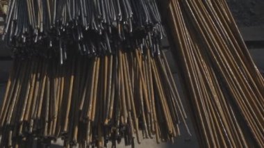 Demir çubuklar montajlar