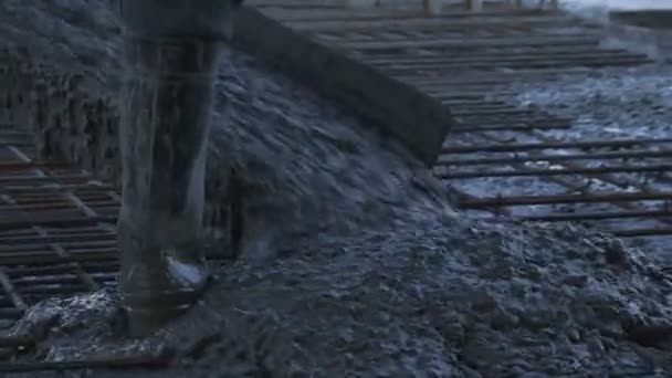 Çimentoyla bir bina yüzeyi dök — Stok video