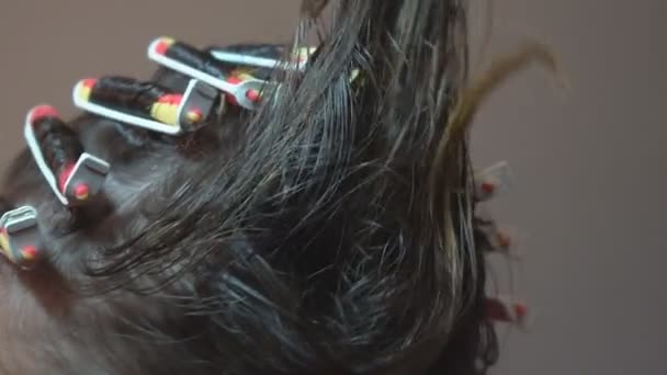 Womens hairdress in a hairdresser — Stock Video