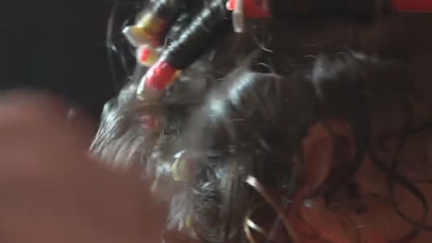 Kuaförde kadın kuaförü — Stok video