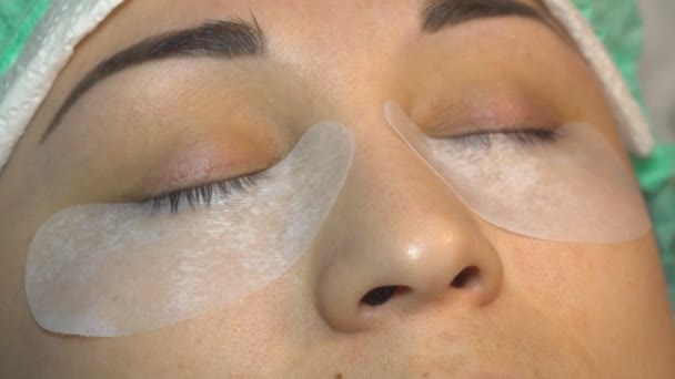 Professionelle Veränderung Der Form Weiblicher Wimpern Schönheitssalon — Stockvideo