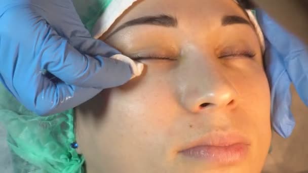 美容院女性睫毛形状的专业变化 — 图库视频影像
