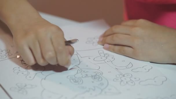 Peintures Pour Enfants Poudre Brillante Enfant Peint Les Dessins Papier — Video