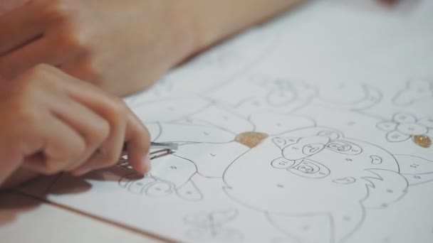 Pitture Bambini Con Polvere Lucida Bambino Dipinge Disegni Carta Con — Video Stock