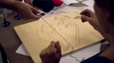 Bond çivi - dize sanat elbise