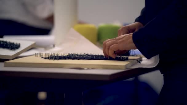 Attachez la robe sur l'ongle - String Art — Video