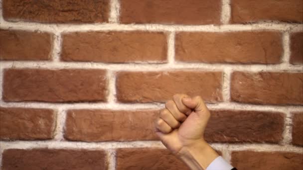 Man Hand Thumbs up - Кирпичный фон стены — стоковое видео