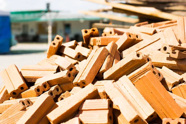 Tuğla yapımı için site çalışmalarında