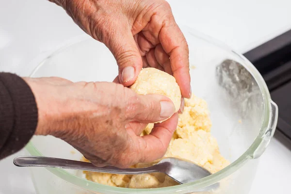 Forma masa de pandebono en bolas medianas — Foto de Stock