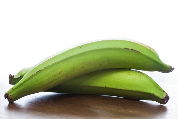 Два зелёных банана — стоковое фото
