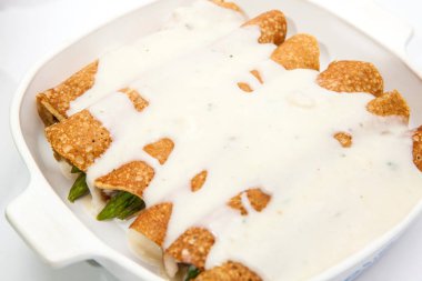 Beyaz soslu Quinoa krep