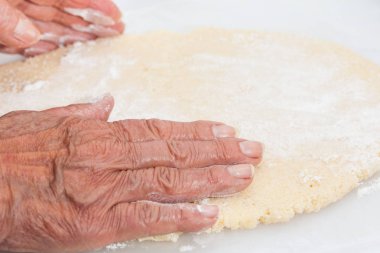 Tereyağı kurabiye hamur germe