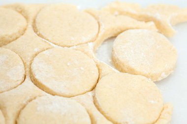 Tanımlama bilgisinin hamur yuvarlak kesim