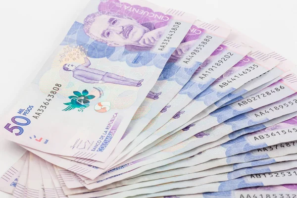 Elli bin Kolombiyalı peso faturaları tomar