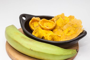Ham muz bardak, patacones ve parçaları