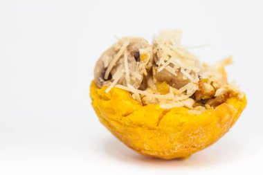 Tavuk ve mantar dolu muz Kupası