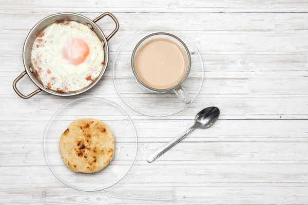 Fried egg, coffee and arepa — Stock Photo, Image