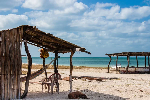 Hamaca tradicional al lado de la playa en Cabo de la Vela — Foto de Stock