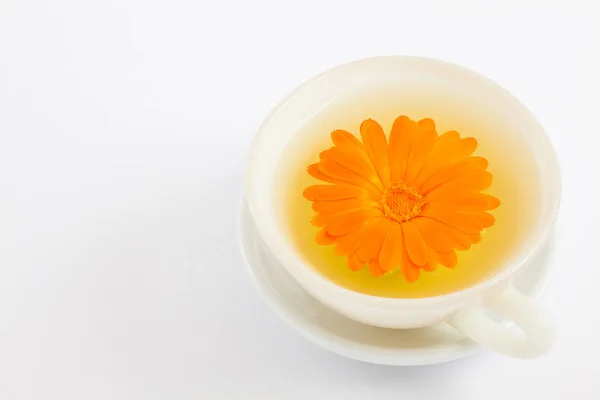 Calendula officinalis flower infusion — Stock Photo, Image