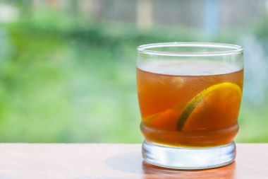 Soğuk şeker kamışı-suyla limon