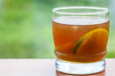 Soğuk şeker kamışı-suyla limon