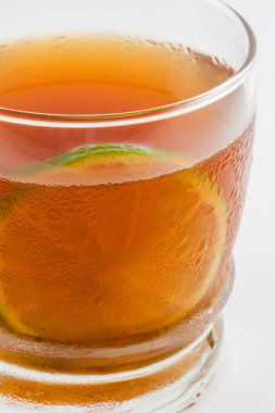 Soğuk şeker kamışı-suyla limon