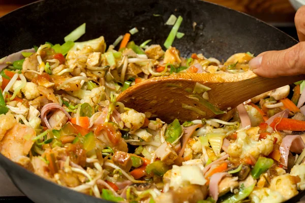 Preparados de verduras salteadas con pollo, cerdo, mermelada y camarones — Foto de Stock