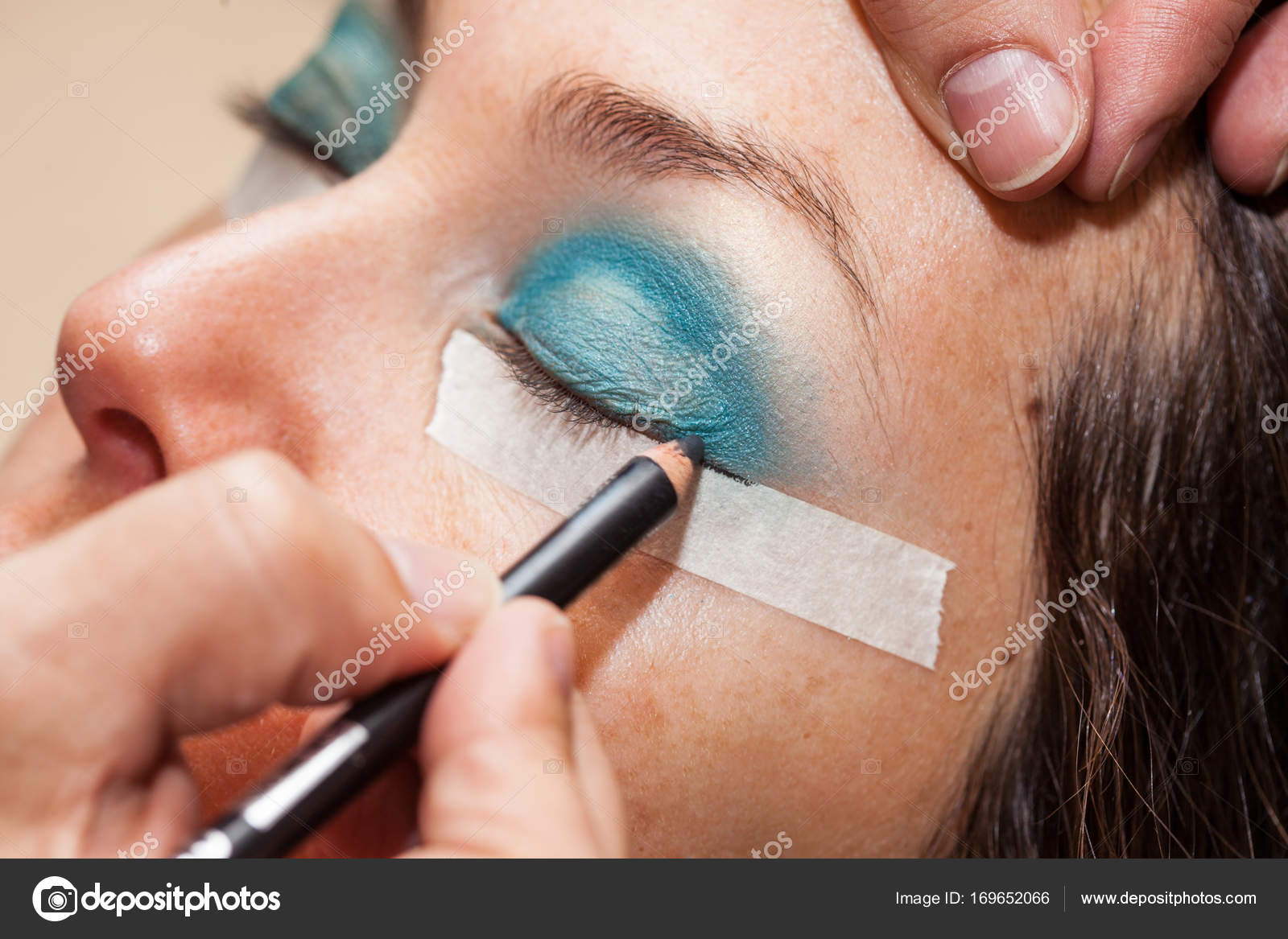 How To Do Cat Eye Makeup With Tape Saubhaya Makeup