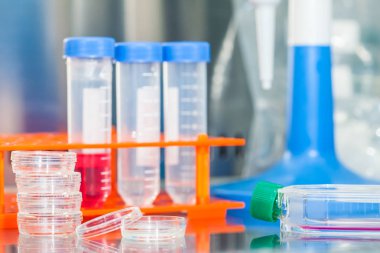 Laboratuvar malzemeleri konusunda bir güvenlik Laminer hava akış kabini