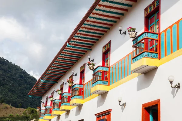 Casas coloridas en ciudad colonial Jardín, Antoquia, Colombia, Sou —  Fotos de Stock