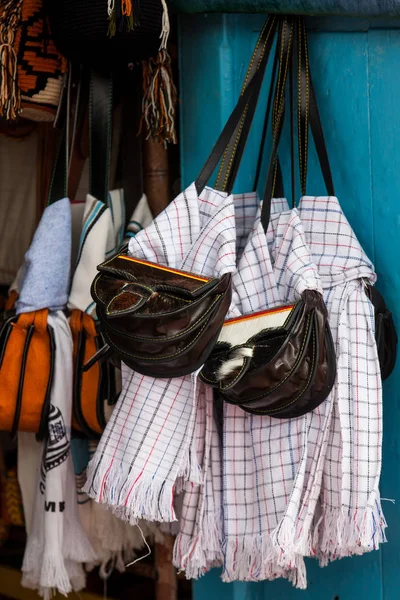 Colombian traditional leather satchel from Antioquia called Carriel and poncho — Stock Photo, Image