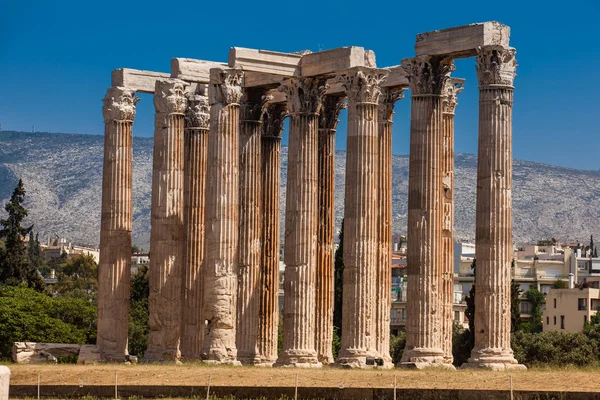 Ruínas do Templo de Zeus Olímpico também conhecido como Olympieion no centro da cidade de Atenas, na Grécia — Fotografia de Stock