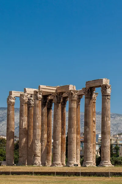 Τα ερείπια του Ναού του Ολυμπίου Διός, γνωστού και ως Ολυμπιακό στο κέντρο της Αθήνας — Φωτογραφία Αρχείου