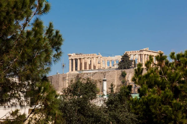 The ancient Acropolis at Athens city center — Stock Photo, Image