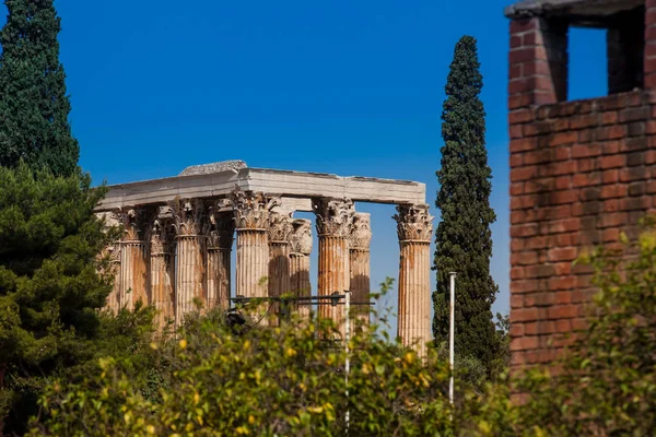 雅典市中心的奥林匹斯宙斯神庙 — 图库照片