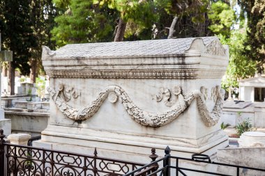 Atina Birinci Mezarlığı 'ndaki mezarların ayrıntıları 1837 yılında açıldı.