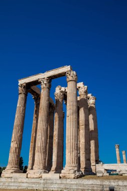 Olimpiyat Tapınağı 'nın kalıntıları, Yunanistan' ın Atina kentinin merkezinde yer alan Olimpiyat Oyunları olarak da bilinir.