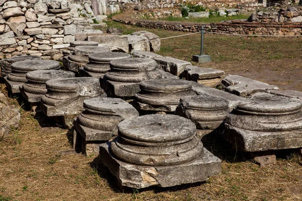 Ruines de la Bibliothèque Hadrienne au centre de la ville d'Athènes en Grèce — Photo