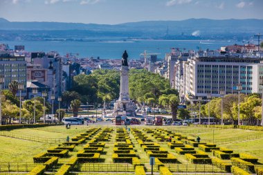 Eduardo Vii Parkı Portekiz 'in Lizbon şehrinde güzel bir bahar günü.