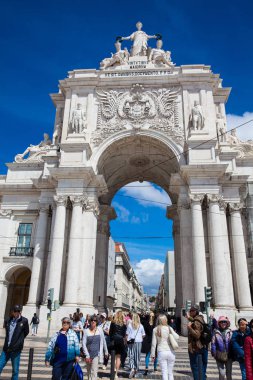 Rua Augusta Kemeri Ticaret Meydanı 'nda ve 1755 depreminden sonra Lisboa şehrinin yeniden inşası için inşa edildi.