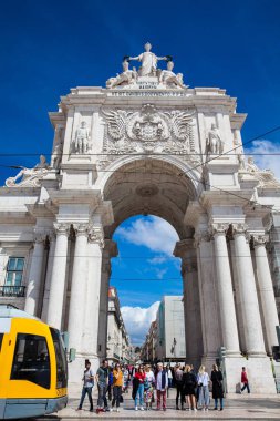 Rua Augusta Kemeri Ticaret Meydanı 'nda ve 1755 depreminden sonra Lisboa şehrinin yeniden inşası için inşa edildi.