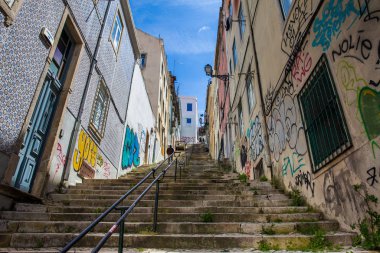 Lizbon şehir merkezindeki güzel sarp sokaklar