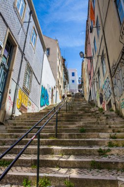 Lizbon şehir merkezindeki güzel sarp sokaklar