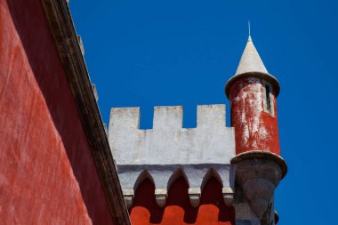 Portekiz 'deki Sintra belediyesindeki Pena Sarayı' nın mimarisinin ayrıntıları