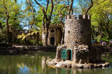 Sintra belediyesindeki Pena Park bahçesinde erken bir bahar günü