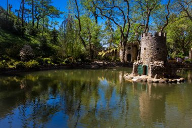 Sintra belediyesindeki Pena Park bahçesinde erken bir bahar günü
