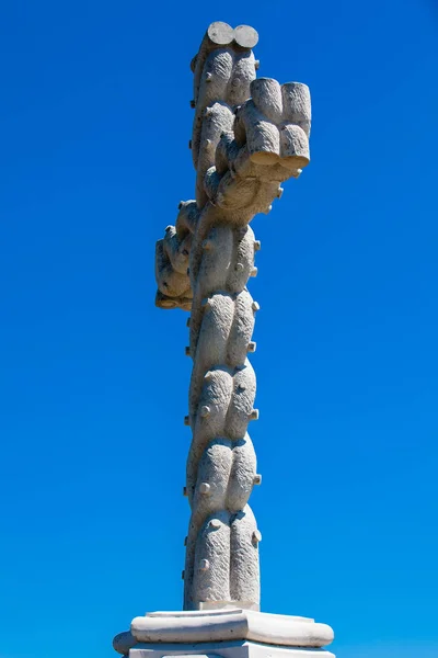 The Cruz Alta in the Gardens of Pena Park на сайті Sintra — стокове фото