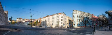 1976 Anayasa Meydanı 'nı ve Sao Bento Sarayı' nı gösteren güzel Lisboa caddelerinin manzarası.